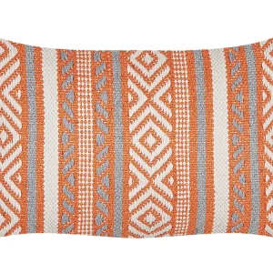 Almofada decorativa em algodão laranja e branco com típico geométrico 30 x 50 cm INULA