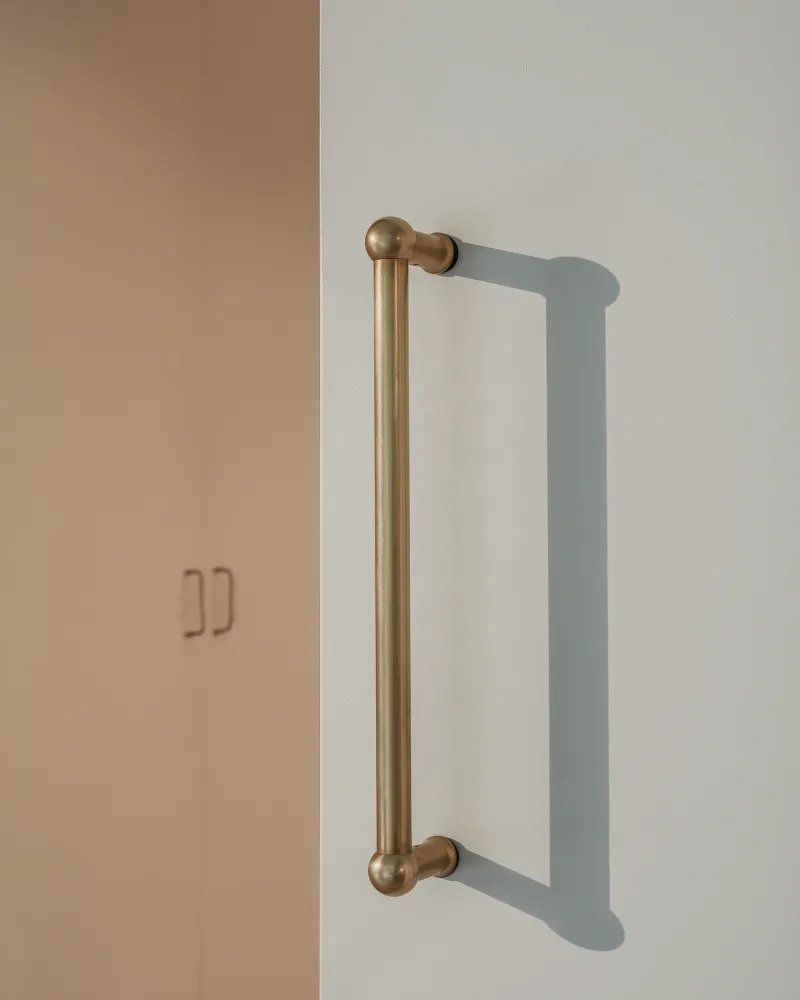 Puxador individual Harper 320 mm – Latão Antigo