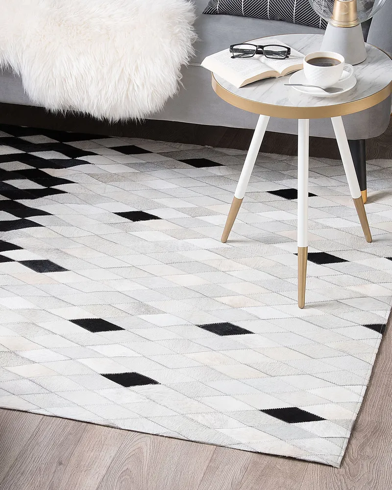 Cowhide Area Rug 160 x 230 cm Black and Pérola MALDAN
