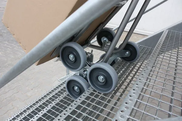 Carro de escada em alumínio VARIOfit, 2 estrelas de roda de três braços, dimensões externas: 610 x 630 x 1.310 mm (LxPxA),...