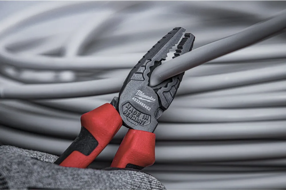 Alicate Universal 180mm Milwaukee
