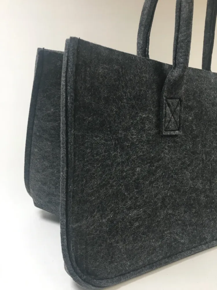 Bolsa para lenha feita de cinza escuro FELTA 50X25X25CM