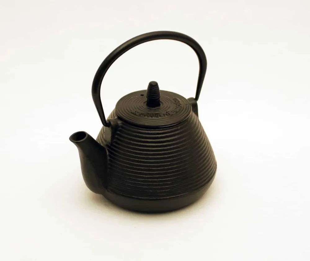 Bule com peneira de chá feita de ferro fundido 0,7LTR