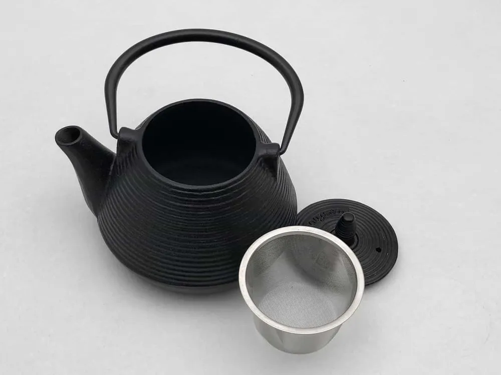 Bule com peneira de chá feita de ferro fundido 0,7LTR