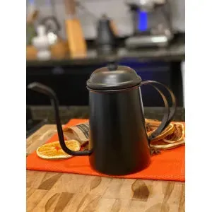 Bule com Tampa Bico Fino Black 700ml