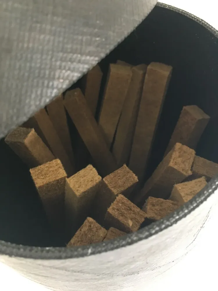 Caixa de upcycling feita de pneus reciclados como armazenamento para luzes de lareira 30cm