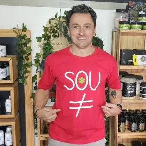 Camiseta Sou Diferente Vermelha - Hoje melhor que ontem Amanhã melhor que hoje