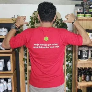 Camiseta Sou Diferente Vermelha - Hoje melhor que ontem Amanhã melhor que hoje