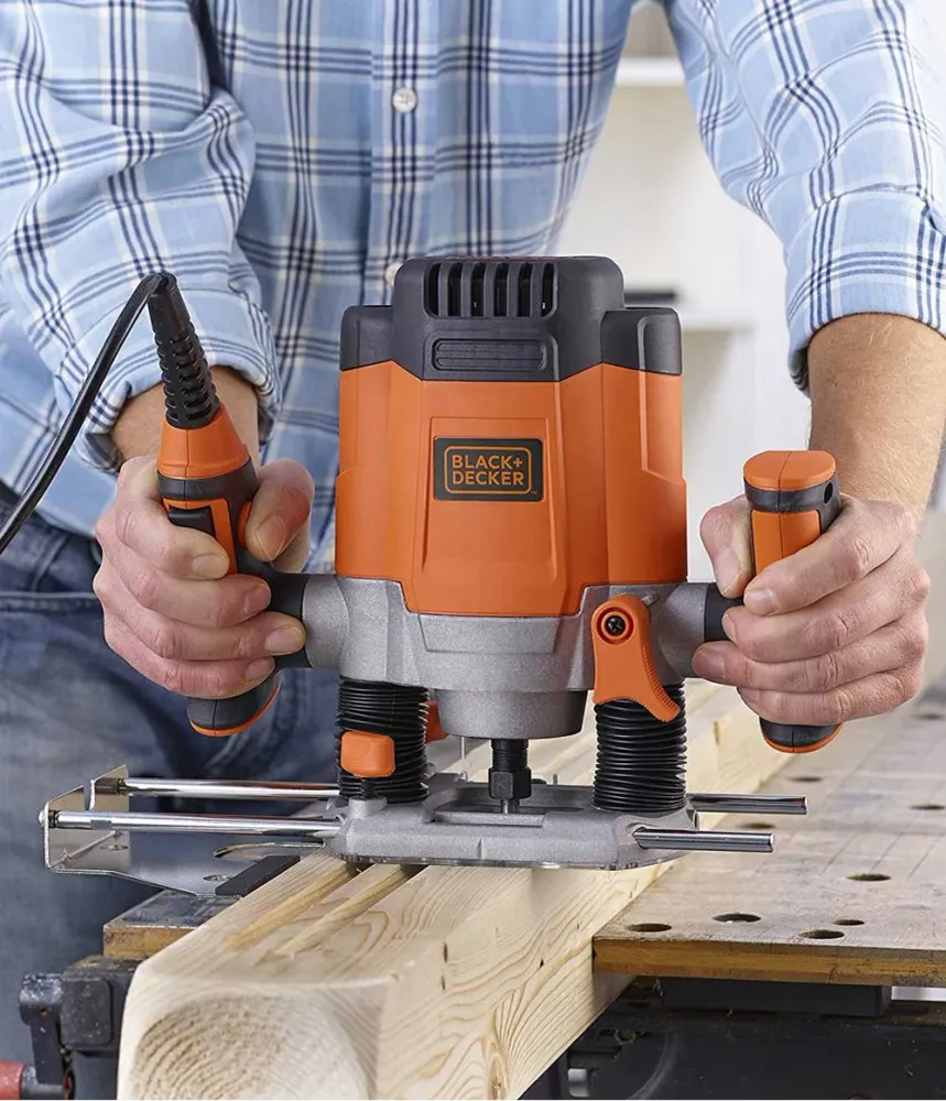 Fresagem Black&Decker KW1200EKA - 1.200w com 11 Acessòrios e Maleta