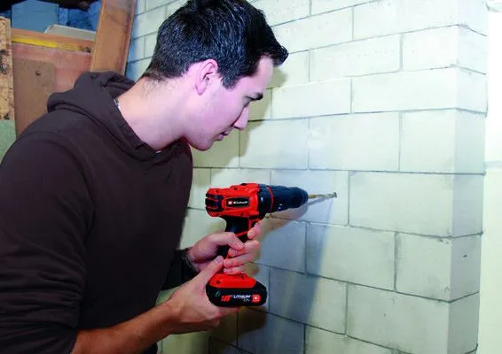Furadeira de impacto 18V Li-i com 2 pilhas + carregador + mala Einhell TC-CD 18-2