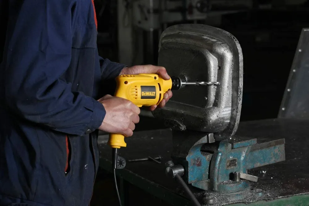 FURADEIRA SEM IMPACTO 3/8" DWD014-BR 550W 220V DEWALT