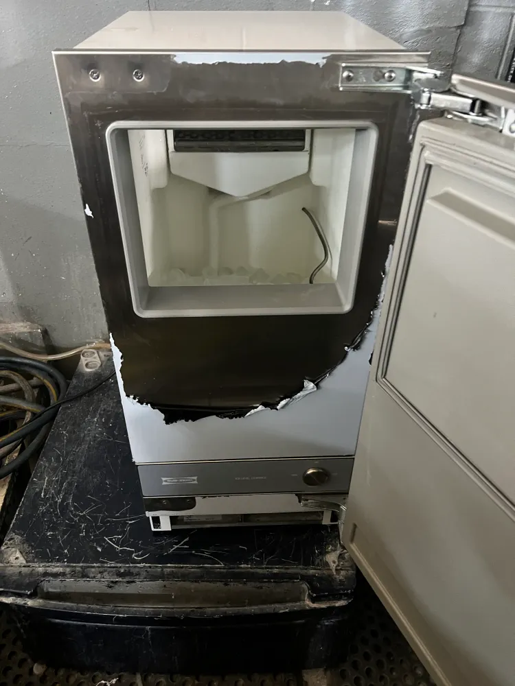 15 Inch Sub-Zero Undercounter Ice Maker Stainless Steel, 26 pounds Capacity, 315IP, 444314