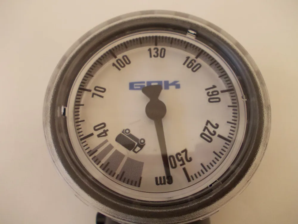 Indicador de nível mecânico para tanque de óleo com um nadador