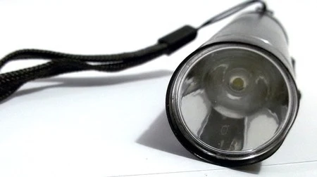 Lanterna LED com clip