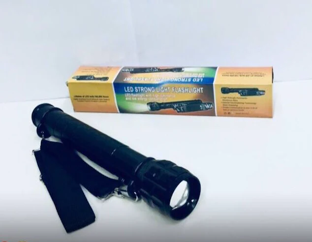 Lanterna LED tipo MagLite/ 80 k Lumens