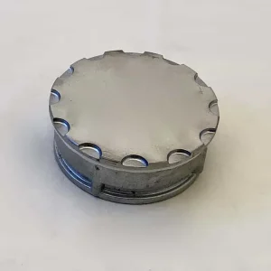 Limpando o soquete do Alugus "Round" com uma manga de instalação redonda