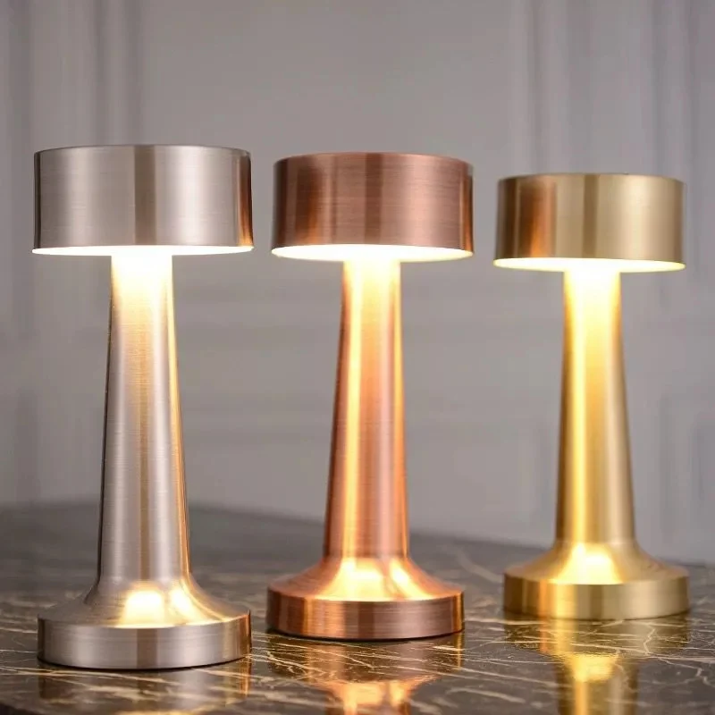 LUMINÁRIA DE MESA CADENZA.