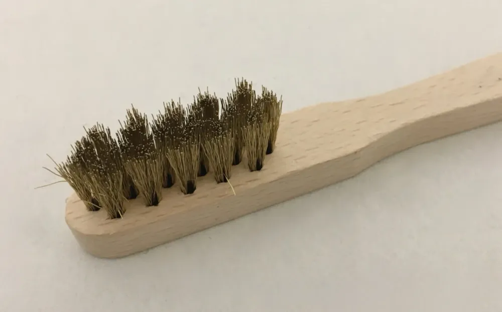 Miniburst Brass na alç de madeira Brush 15cm