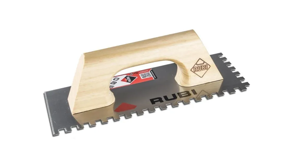 Pente Rubi 28 cm com cabo de madeira fechado 8x8