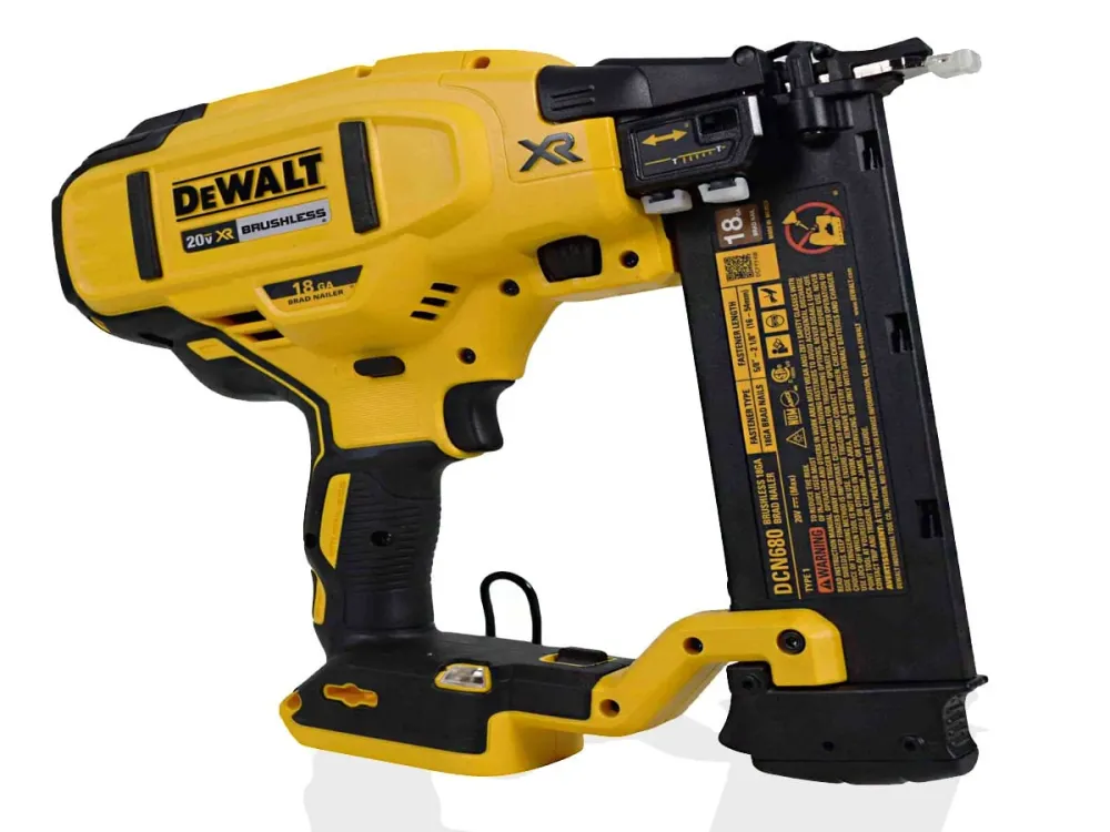 PINADOR 20V MAX 18GA XR LI-ION DCN680B SEM BATERIA E CARREGADOR DEWALT