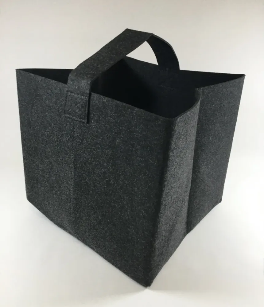 Pocket Square para lenha feita de Black Felt 37x34x33cm