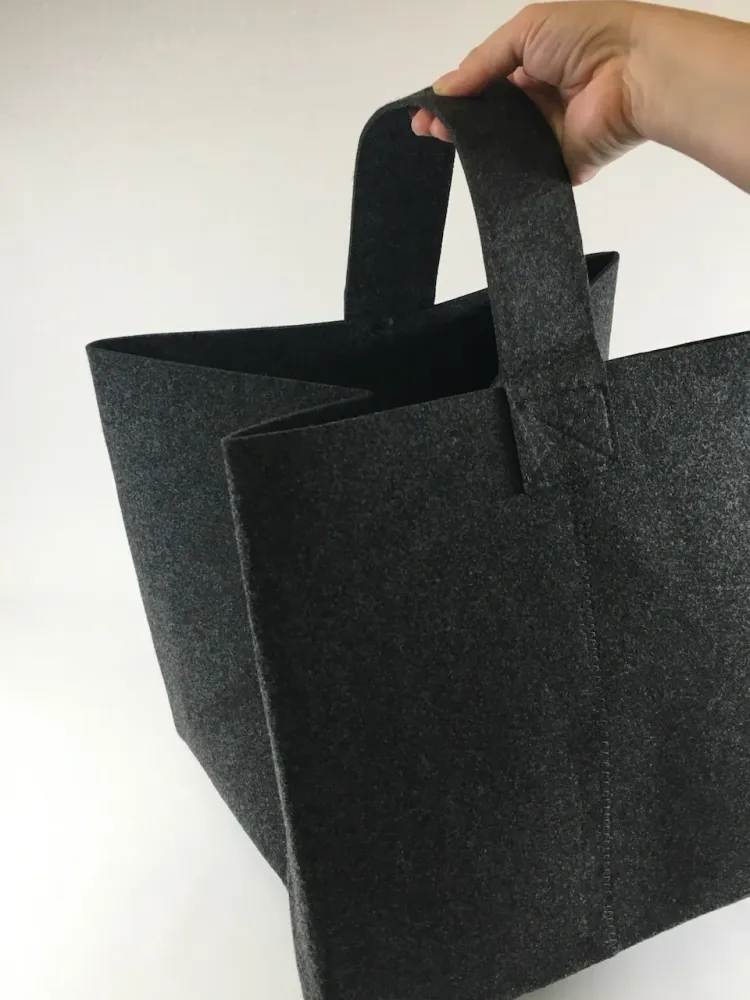 Pocket Square para lenha feita de Black Felt 37x34x33cm