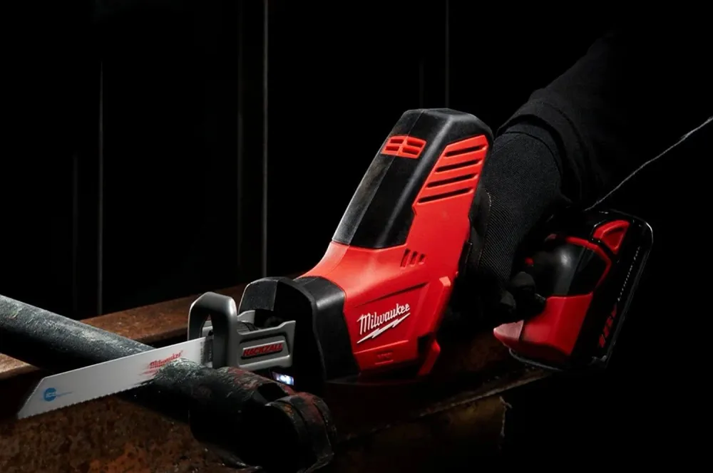 Serra recíproca 18V 20mm com lâmina Milwaukee C18 HZ-0