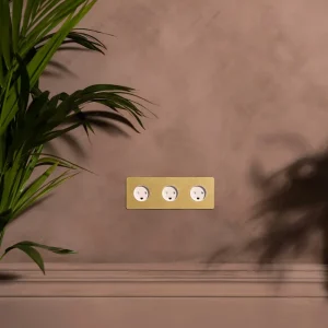 Amortecedor de Alta Performance Kew Tomada dinamarquesa Tipo K de três vias tripla - Latão Antigo | Branco