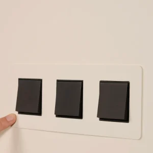 Kew Interruptor basculante de três vias triplo - Acobreado Pintável | Preto