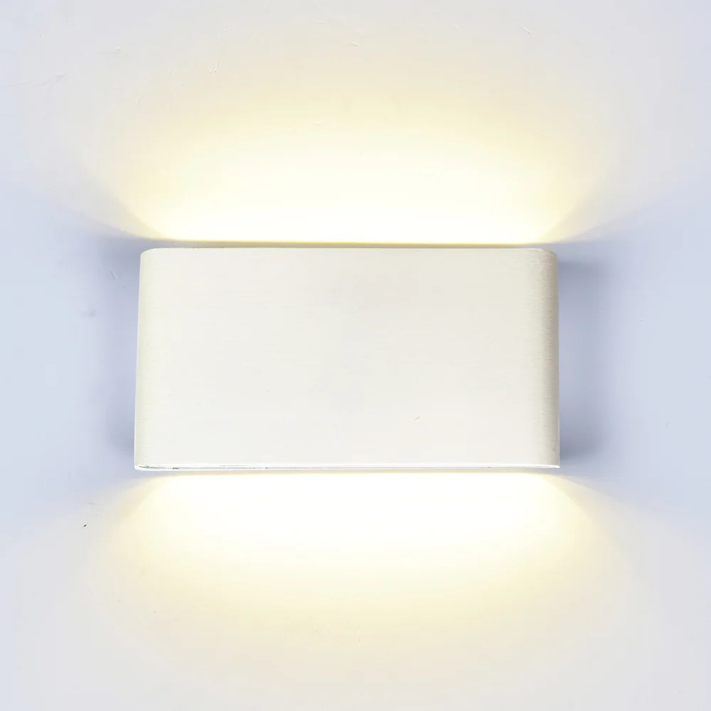 Aplique LED 2702 8W 800LM 4000K 175*H90*28mm Branco IP54 LED7 com Feixe Longo