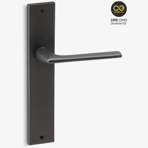 Baci lever handle set on rectangular backplate com Garantia Estendida