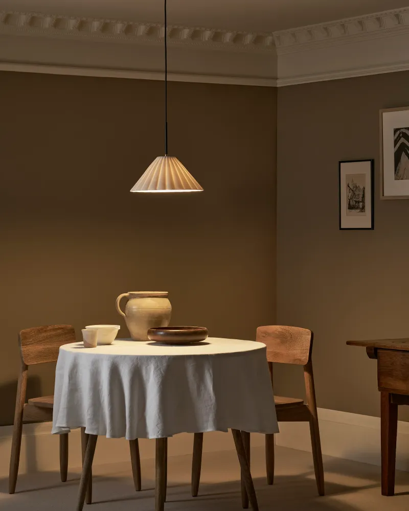 Cotswold Candeeiro suspenso médio porcelana fina - Latão Antigo