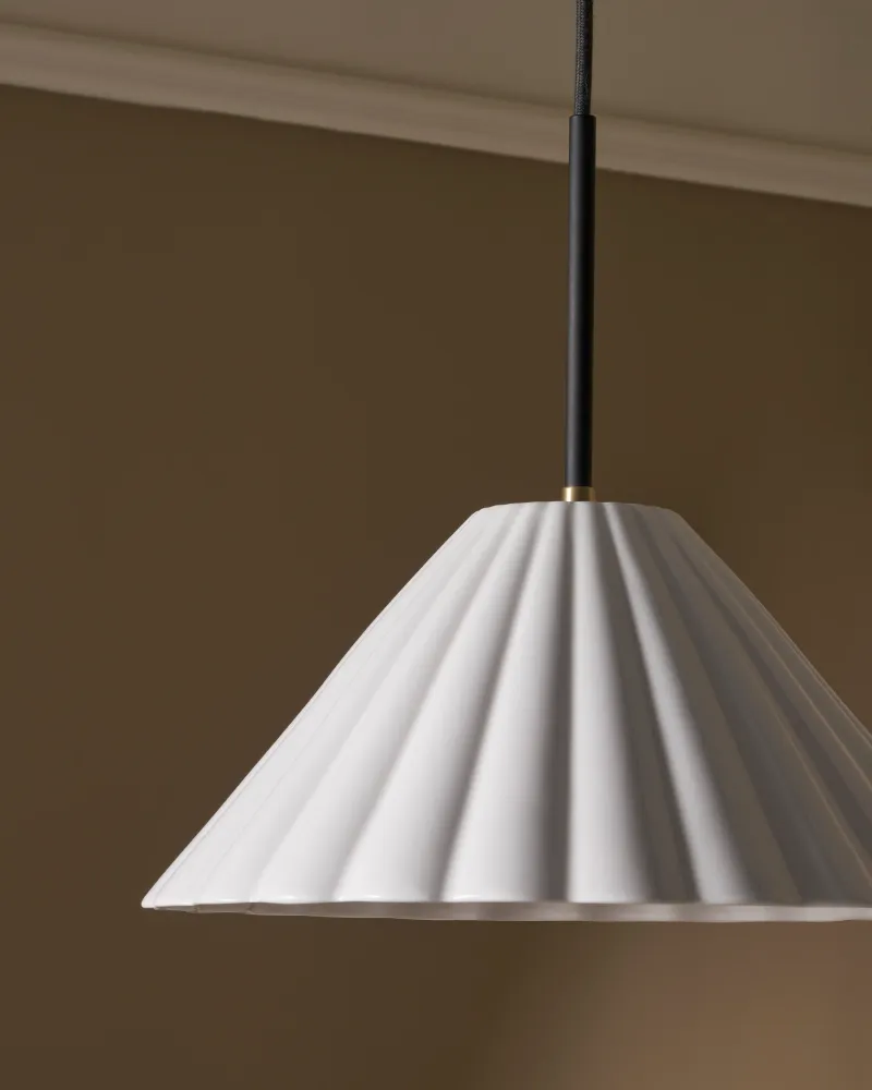 Cotswold Candeeiro suspenso médio porcelana fina - Latão Antigo